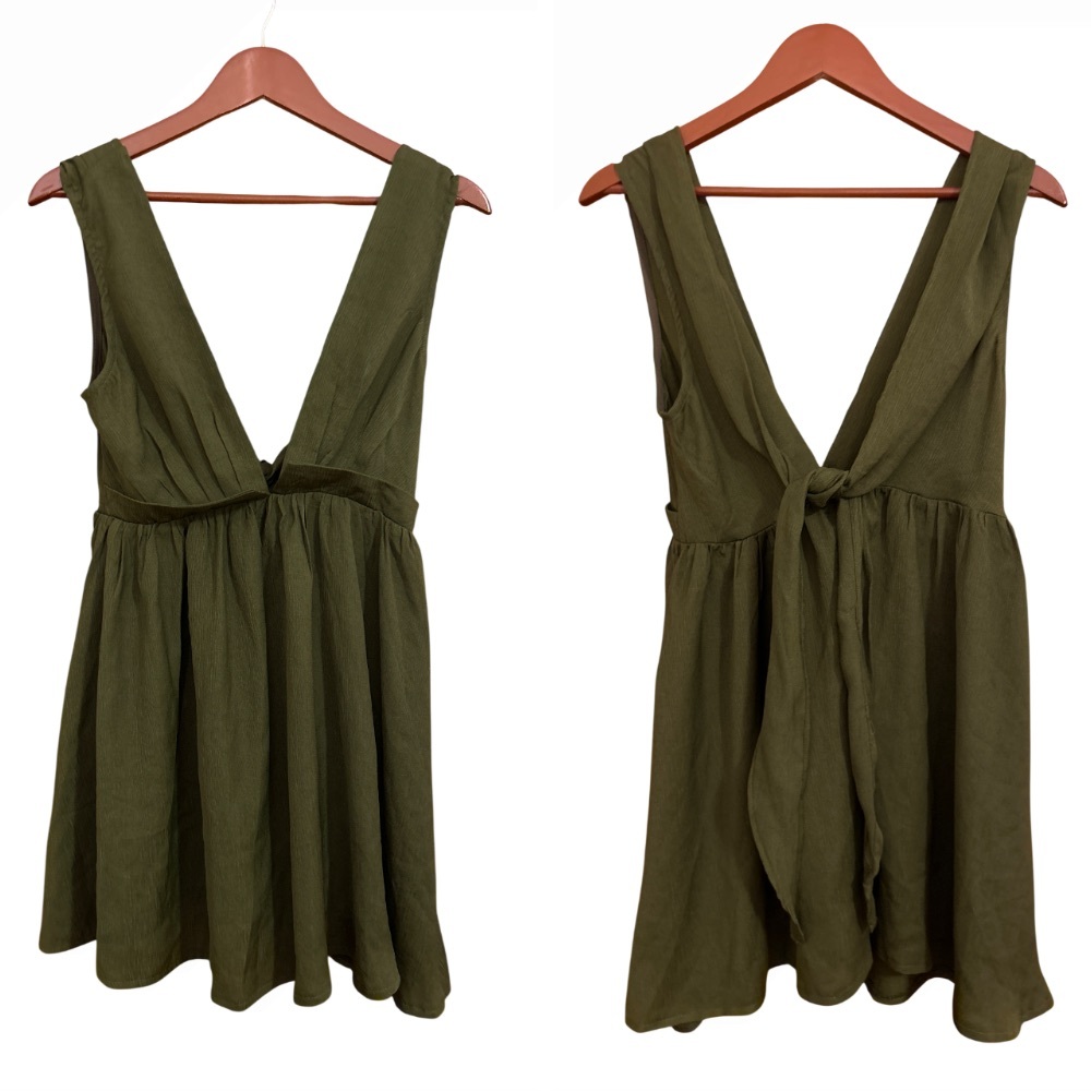 NWT Selfie Leslie Elegant Olive Green Deep V-Neck Mini Sleeveless Dress - Size M